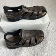 Dockers mens fisherman sandals size 10 Brown