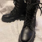 Marc Fisher Women’s Amita Lug Sole Lace Up Hiker Booties Black B4HP