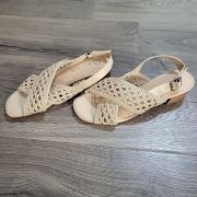 Bella Vita Women’s Zahara Sandals Cream Size 6.5WW (No Box) Floor Model B4HP