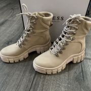 Guess Women’s Hearly Lug Sole Hiker Boot Floor Model Check Pictures Size 6M B4HP