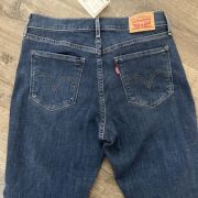 Levi’s Women’s Classic Straight Mid Rise Maui Waterfall Jeans 4M 27×30 392500030