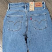 Levi’s 721 High-Rise Skinny Jeans Azure Glow 28 X 30 B4HP