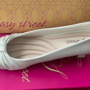 Easy Street Waive Pumps white size 10 M